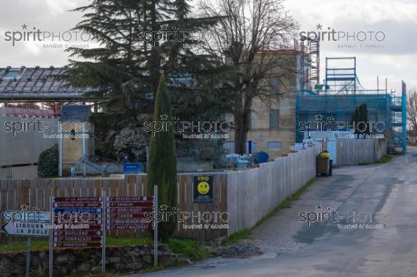 GIRONDE (33), SAINT-EMILION, CHANTIER DE TERRASSEMENT ET DE PREPARATION DE SOL AVANT LA PLANTATION DE LA VIGNE, NEGOCE BORDELAIS JEAN-PIERRE MOUEIX, CLOS LA MADELEINE, CRU CLASSE DE SAINT-EMILION, VIGNOBLE DU BORDELAIS // FRANCE, GIRONDE (33), SAINT-EMILION, EARTHWORKING AND SOIL PREPARATION SITE BEFORE VINE PLANTING, NEGOCE BORDELAIS JEAN-PIERRE MOUEIX, CLOS LA MADELEINE, CRU CLASSE DE SAINT-EMILION,, BORDEAUX VINEYARD (210318JBNadeau_038.jpg)