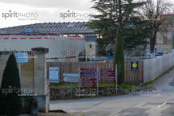 GIRONDE (33), SAINT-EMILION, CHANTIER DE TERRASSEMENT ET DE PREPARATION DE SOL AVANT LA PLANTATION DE LA VIGNE, NEGOCE BORDELAIS JEAN-PIERRE MOUEIX, CLOS LA MADELEINE, CRU CLASSE DE SAINT-EMILION, VIGNOBLE DU BORDELAIS // FRANCE, GIRONDE (33), SAINT-EMILION, EARTHWORKING AND SOIL PREPARATION SITE BEFORE VINE PLANTING, NEGOCE BORDELAIS JEAN-PIERRE MOUEIX, CLOS LA MADELEINE, CRU CLASSE DE SAINT-EMILION,, BORDEAUX VINEYARD (210318JBNadeau_039.jpg)