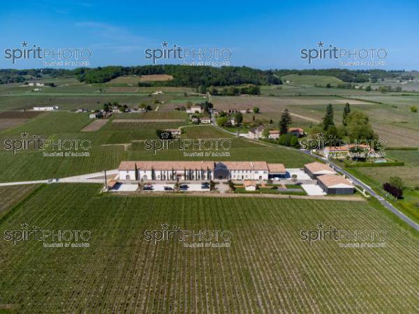 France, Gironde, Saint-Etienne-de-Lisse, Vue aérienne du Château Fleur de Lisse, Saint-Emilion Grand Cru, Vignoble Bordelais (220427_Cephas_1.jpg)