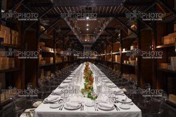 FRANCE, GIRONDE, BORDEAUX, SOIREE DANS LA BIBIOTHEQUE IMPERIALE DE LA SOCIETE MILLESIMA LORS DU SYMPOSIUM ACT FOR CHANGE ORGANISE PAR VINEXPO LE 20 JUIN 2022, MILLESIMA POSSEDE UNE VINOTHÃˆQUE QUI A POUR NOM LA BIBLIOTHÃˆQUE IMPÃ‰RIALE, UNE COLLECTION DE 12 500 FLACONS GRANDS FORMATS (DOUBLE-MAGNUMS, JÃ‰ROBOAMS, IMPÃ‰RIALESâ€¦) UNIQUE AU MONDE (220622JBNadeau_003.jpg)