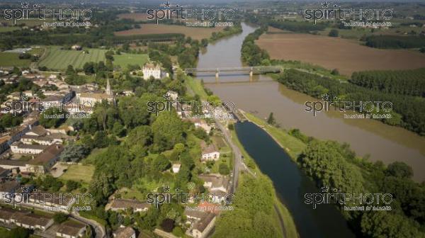 Aerial view Canal du Midi at Castets in Dorthe and boats, Gironde (BWP_00084.jpg)