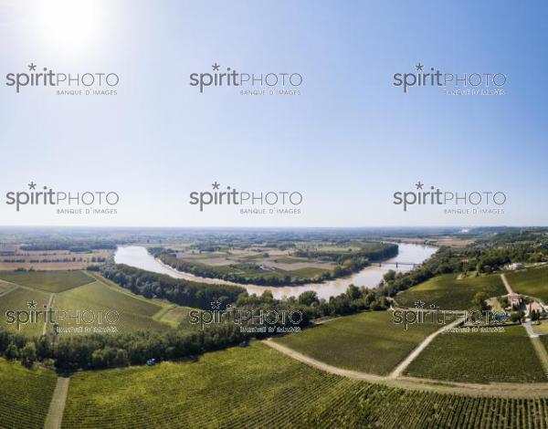 Aerial view Bordeaux Vineyard at sunrise, Entre deux mers, Langoiran, Gironde (BWP_00485.jpg)