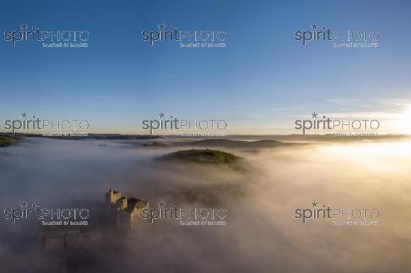 Chateau Beynac in fog in the early morning Perigord Noir Dordogne France (BWP_00526-3.jpg)