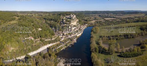Chateau de Beynac, Beynac et Cazenac, perched on its rock above the River Dordogne, France (BWP_00558.jpg)