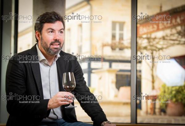 FRANCE, GIRONDE, PAUILLAC, JEAN-CHARLES CAZES, CHATEAU LYNCH-BAGES, ARCHITECTE AMÉRICAIN CHIEN CHUNG PEI, GRAND CRU CLASSE PAUILLAC, MEDOC, VIGNOBLE BORDELAIS (Cephas_220413_3.jpg)