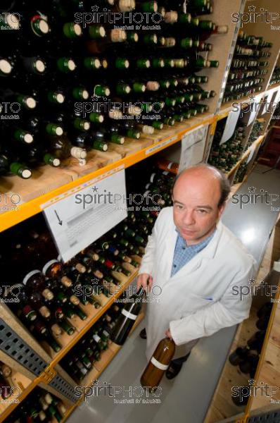 DGCCRF Bordeaux-Analyse Vin-Micro-Cuves (JBNADEAU_00491.jpg)