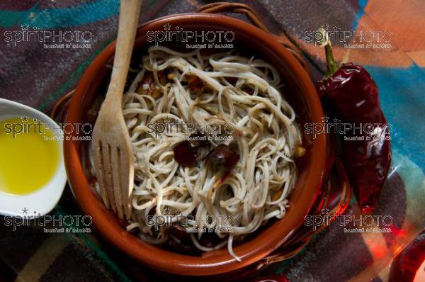 Recette de Pibales ou Civelles à l'ail et au piment d'Espelette (JBN_01356.jpg)