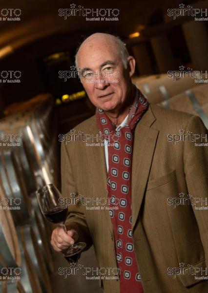 FRANCE, GIRONDE, MARTILLAC, PATRICK JESTIN (PDG DE DOURTHE), VALENTIN JESTIN (DIRECTEUR MARKETING ET COMMERCIAL), ET FRÉDÉRIC BONNAFFOUS (DIRECTEUR DES DOMAINES DOURTHE), CHATEAU LA GARDE, VIGNOBLE DOURTHE, AOC PESSAC_LEOGNAN, VIGNOBLE BORDELAIS (JBN_0207.jpg)