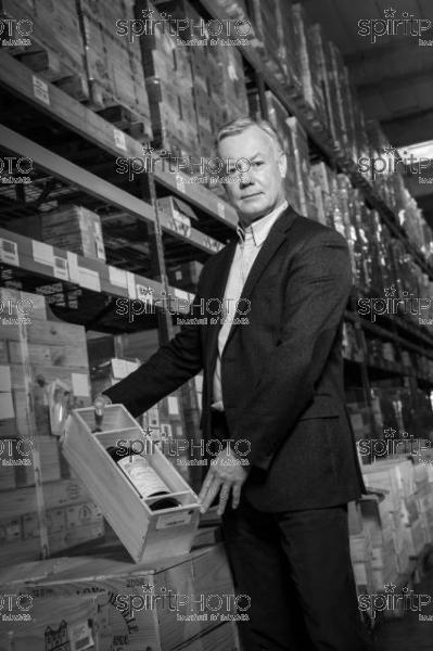 GIRONDE (33), BLANQUEFORT, PORTRAIT DE FRÃ‰DÃ‰RIC LANTERI DARTESSGESTION LOGISTIQUE DU VIN // FRANCE, GIRONDE (33), BLANQUEFORT, PORTRAIT OF FRÃ‰DÃ‰RIC LANTERI DARTESS WINE LOGISTICS MANAGEMENT (JBN_6042.jpg)